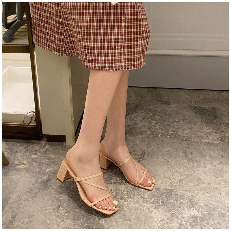 woloong Elegant Women Dress Shoes Summer Outdoor Beach Clip Toe Narrow Band Square Heels Slippers Fashion Peep Toe Sandalen