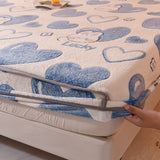 1pc Thickened Velvet Fitted Sheet For All Season, Soft Comfortable Autumn And Winter Bedding Love Cute Rabbit Print Mattress Protector, For Bedroom, Guest Room, With Deep Pocket, Fitted Bed Sheet Only