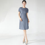 2025 Fashion women's summer dress design a hand-pleated loose round neck solid color versatile short-sleeved  medium and long dress