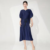 2025 skirt has a high sense of texture, loose bat sleeves, large size, middle-aged belly cover, lace-up and thin dress.