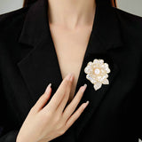 2025 South Korea's high-end zircon luxury freshwater pearl flower brooch temperament high-end coat coat fashion corsage accessories