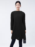 2025 handmade pleated top women's medium and long design sense niche loose butt cover long sleeve t-shirt women's clothes